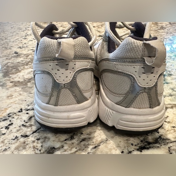 Nike Kids Running Shoes - Picture 8 of 9